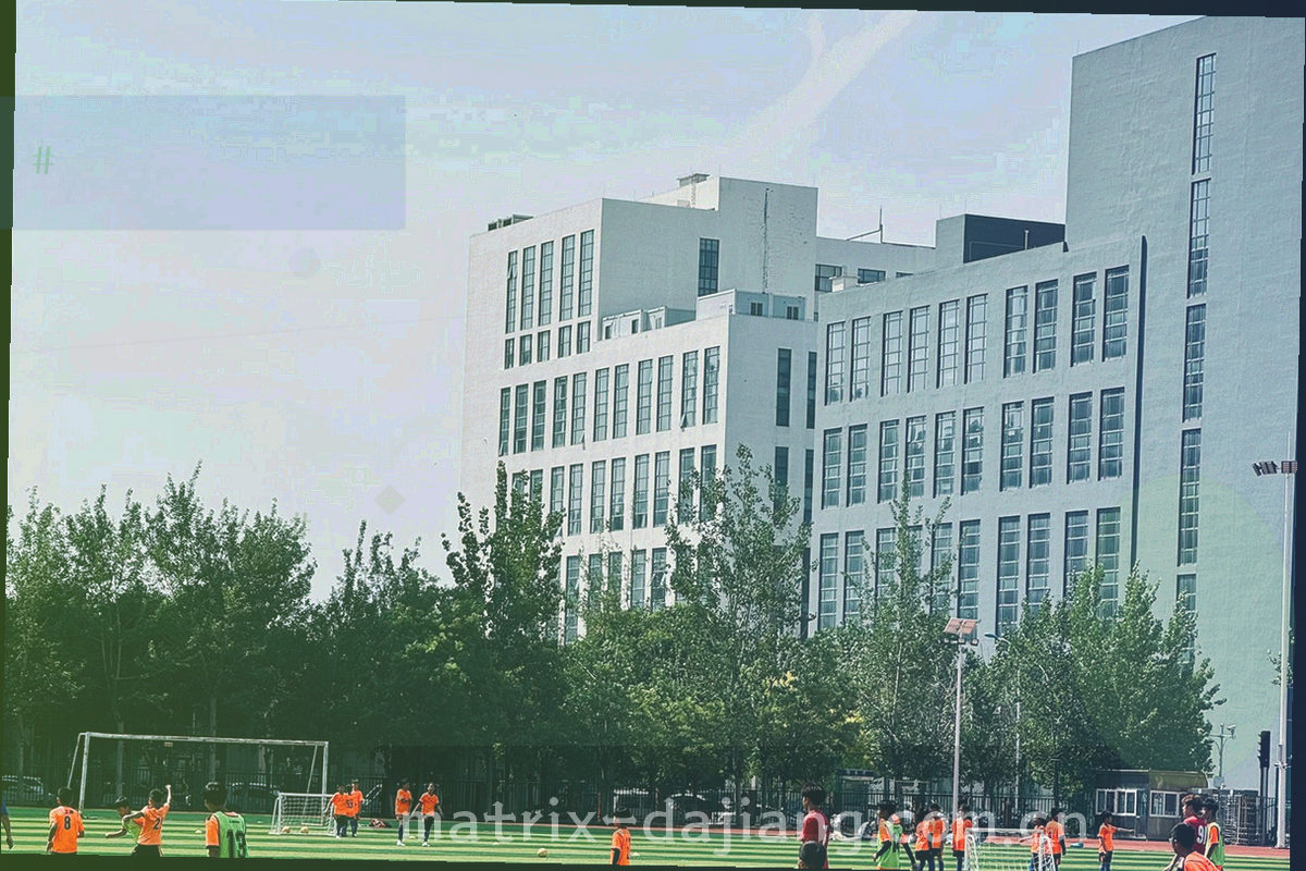 赛事轮次甘特图，多联赛赛程条带并列排布，琥珀色节点标注轮次开始与结束